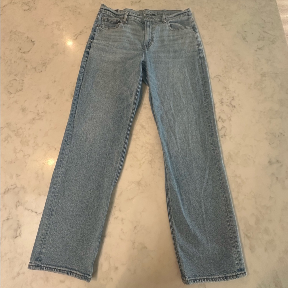 American Eagle Outfitters Light Wash Straight Leg Jeans. Size 10